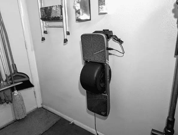 wall mounted onewheel stand