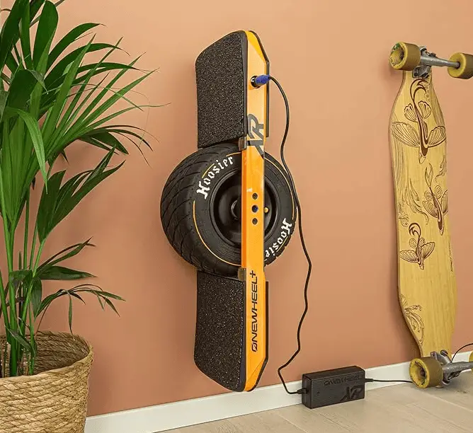 wall mounted onewheel stand sideways view 2
